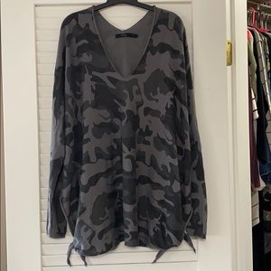Oversized Camo Sweater 1x